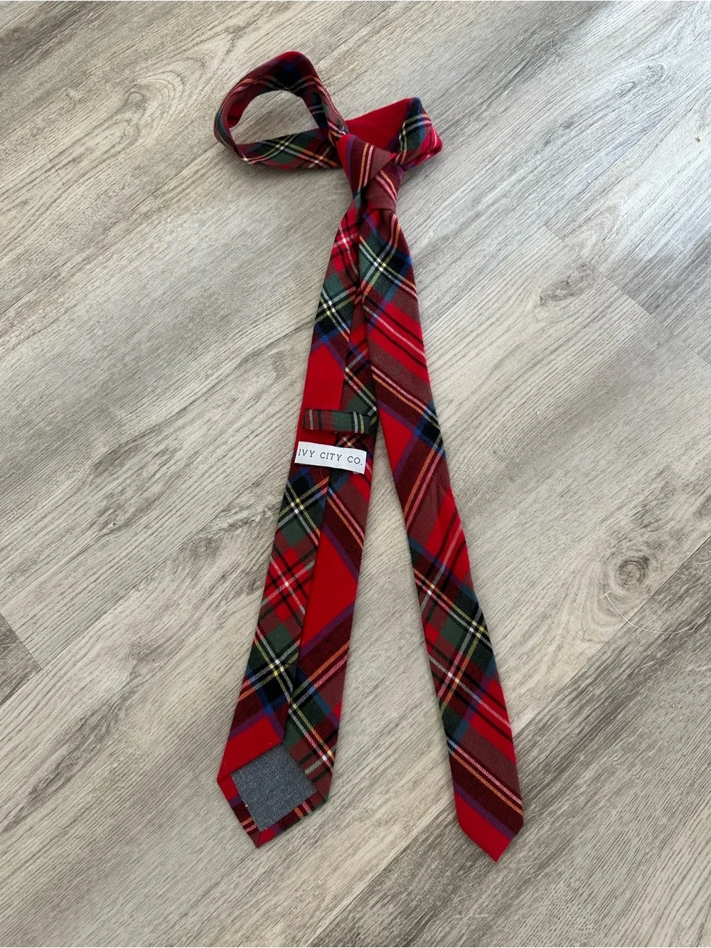 Red Plaid Men's Tie - Classic Tartan Pattern